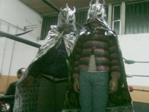 nella foto, in alto: i due piccoli Ultimo Dragon