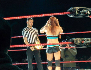 Nella foto, in alto: Filippo arbitra Madison Rayne