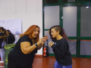 Nella foto, in alto: la nostra Erika Corvo scherza con la giovanissima trainee Sara Alessi