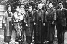 Foto sopra: famiglia di Jigoro Kano