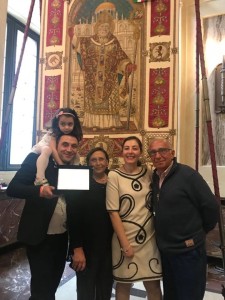 Nella foto, in alto: Mario Zurlo con i familiari, alla premiazione