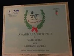 Nella foto, in alto: la targa consegnata a Mario Zurlo, Award per il sociale 2018