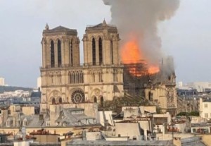 Come-sarà-ricostruita-la-Cattedrale-di-Notre-Dame-de-Paris-e1555682187946